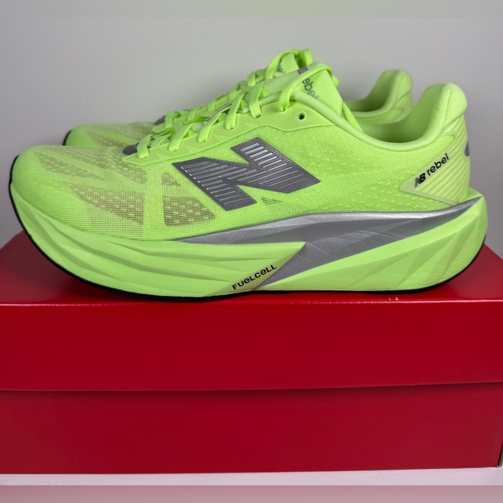 New Balance FuelCell Rebel v5 Shoes Mens 11 Mint Flash Green Silver Metallic - Picture 2 of 8